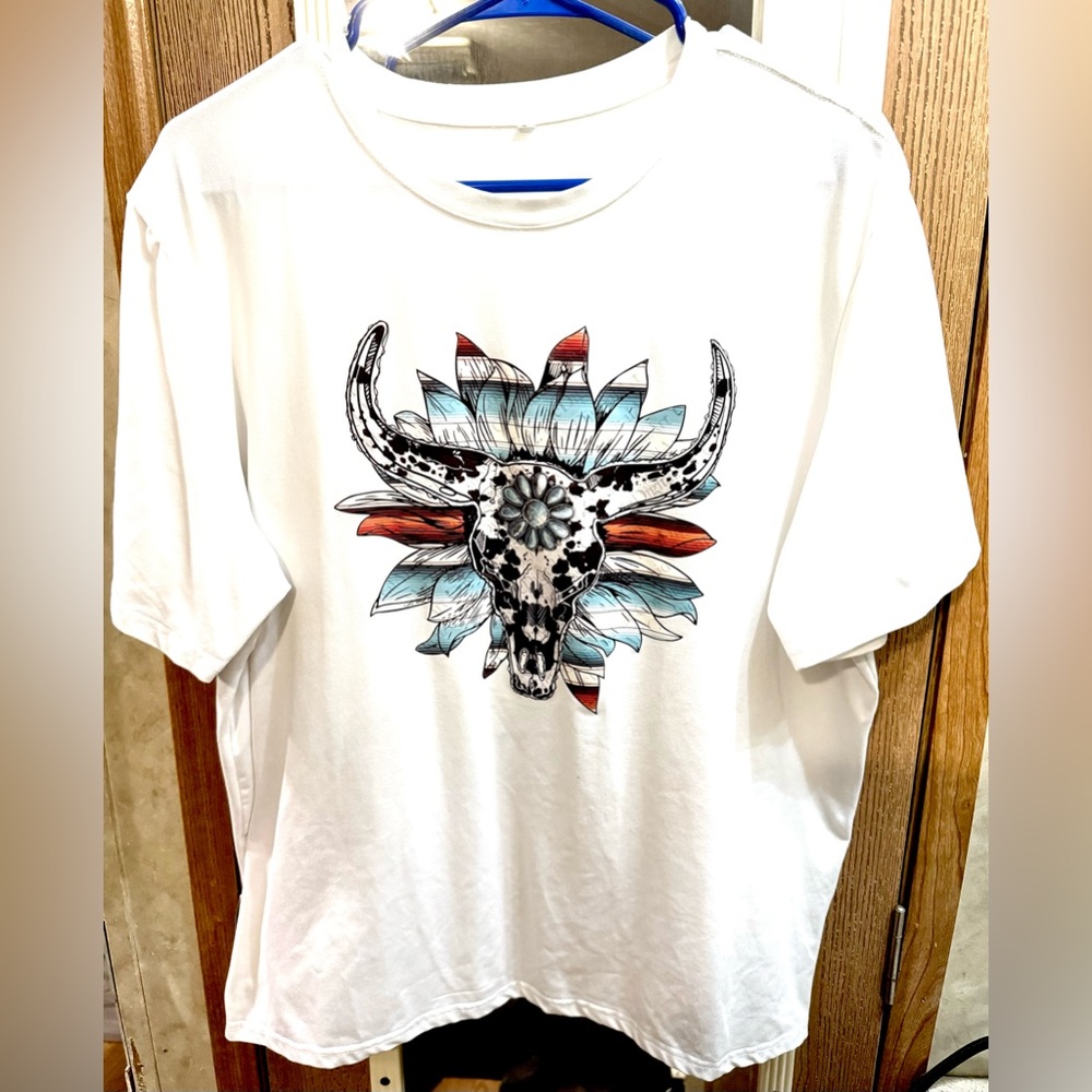 BNWOT! Woman’s Tee. Size Large.